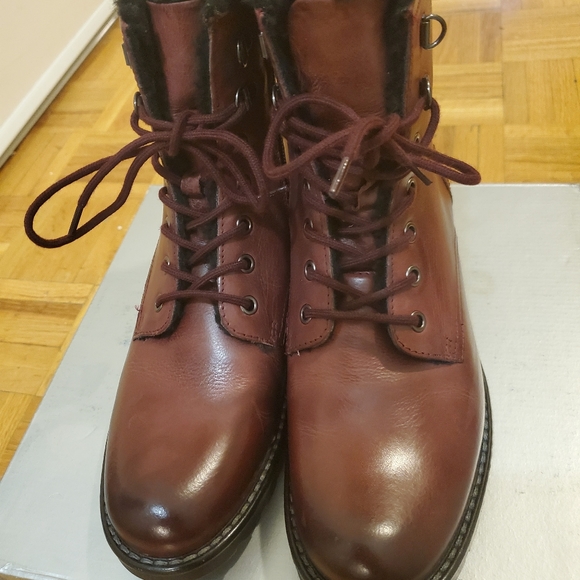 Boots - Picture 4 of 7